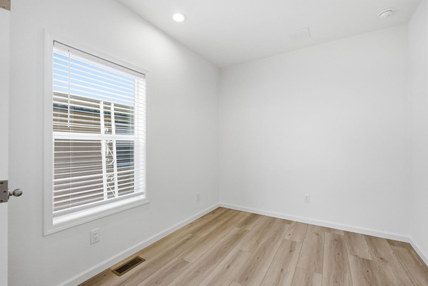Detail Gallery Image 9 of 39 For 1555 Merrill St #129,  Santa Cruz,  CA 95062 - 2 Beds | 2 Baths