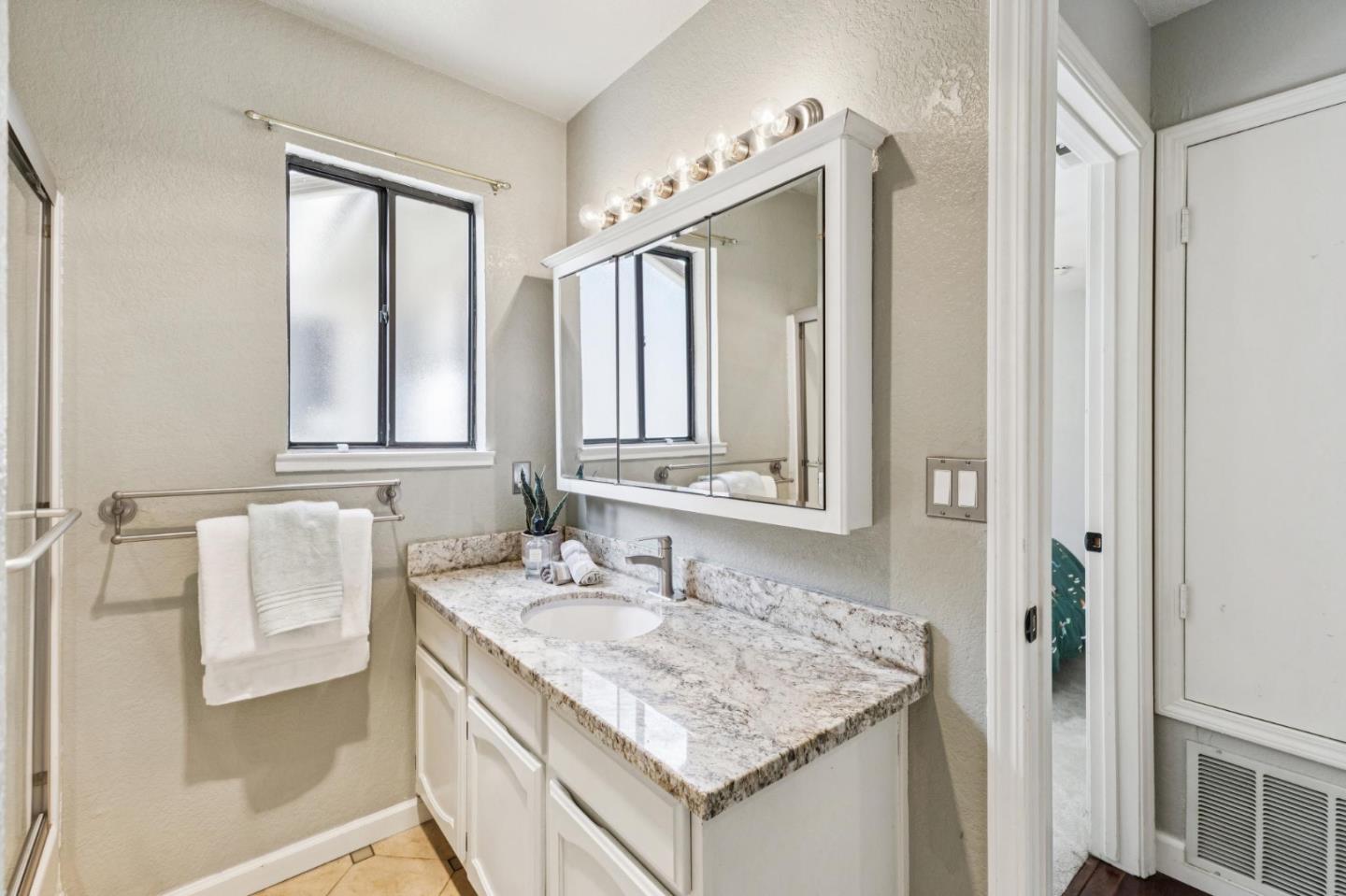 Detail Gallery Image 16 of 20 For 5319 Port Sailwood Dr, Newark,  CA 94560 - 3 Beds | 2/1 Baths