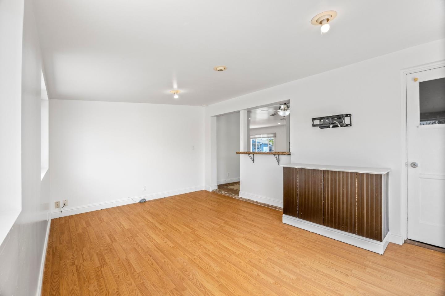 Detail Gallery Image 13 of 30 For 285 Kelton Dr, Salinas,  CA 93906 - 3 Beds | 1/1 Baths