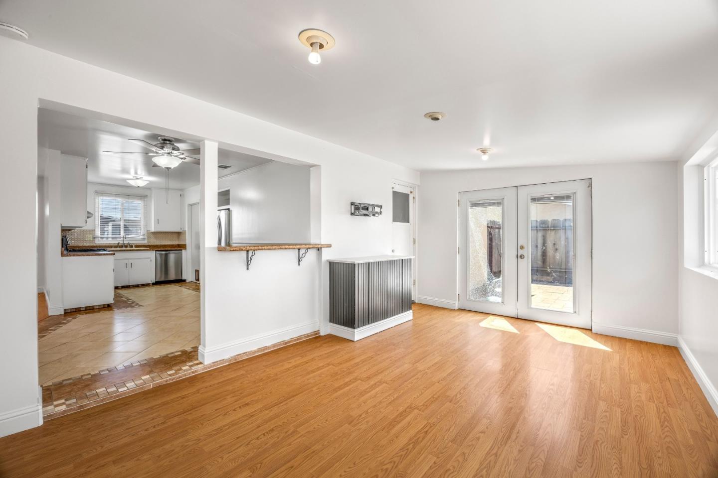 Detail Gallery Image 8 of 30 For 285 Kelton Dr, Salinas,  CA 93906 - 3 Beds | 1/1 Baths