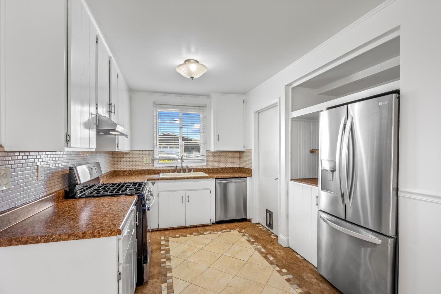 Detail Gallery Image 9 of 30 For 285 Kelton Dr, Salinas,  CA 93906 - 3 Beds | 1/1 Baths