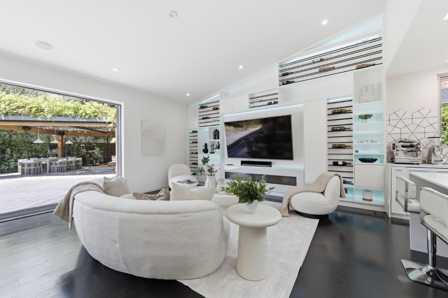 Detail Gallery Image 17 of 60 For 440 Hale St, Palo Alto,  CA 94301 - 4 Beds | 3 Baths