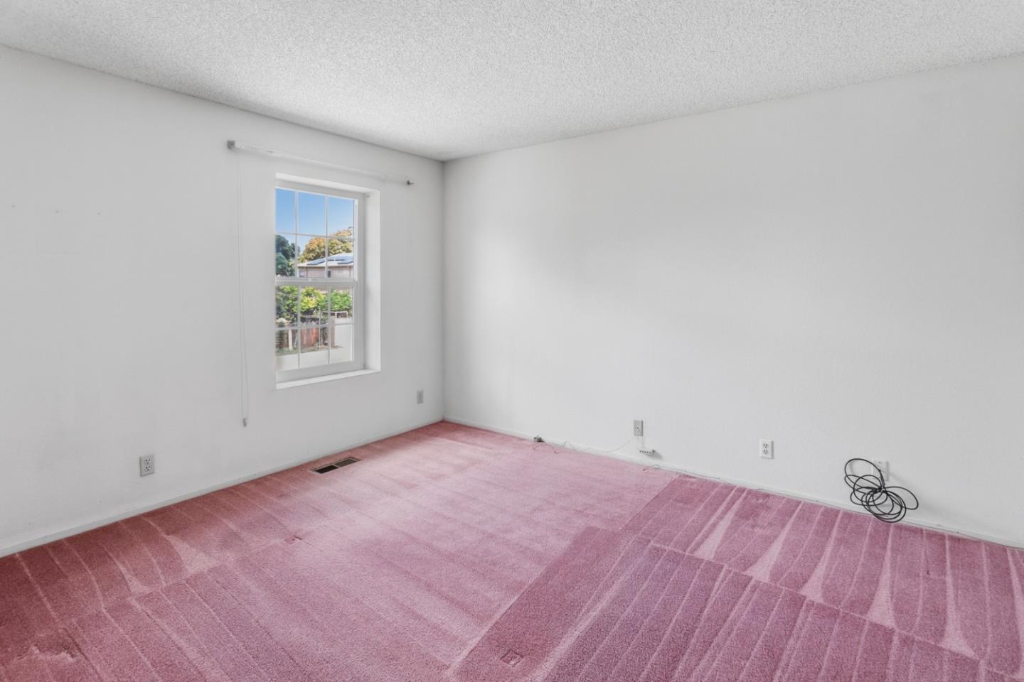 Detail Gallery Image 10 of 22 For 940 B St, Union City,  CA 94587 - 4 Beds | 1/1 Baths