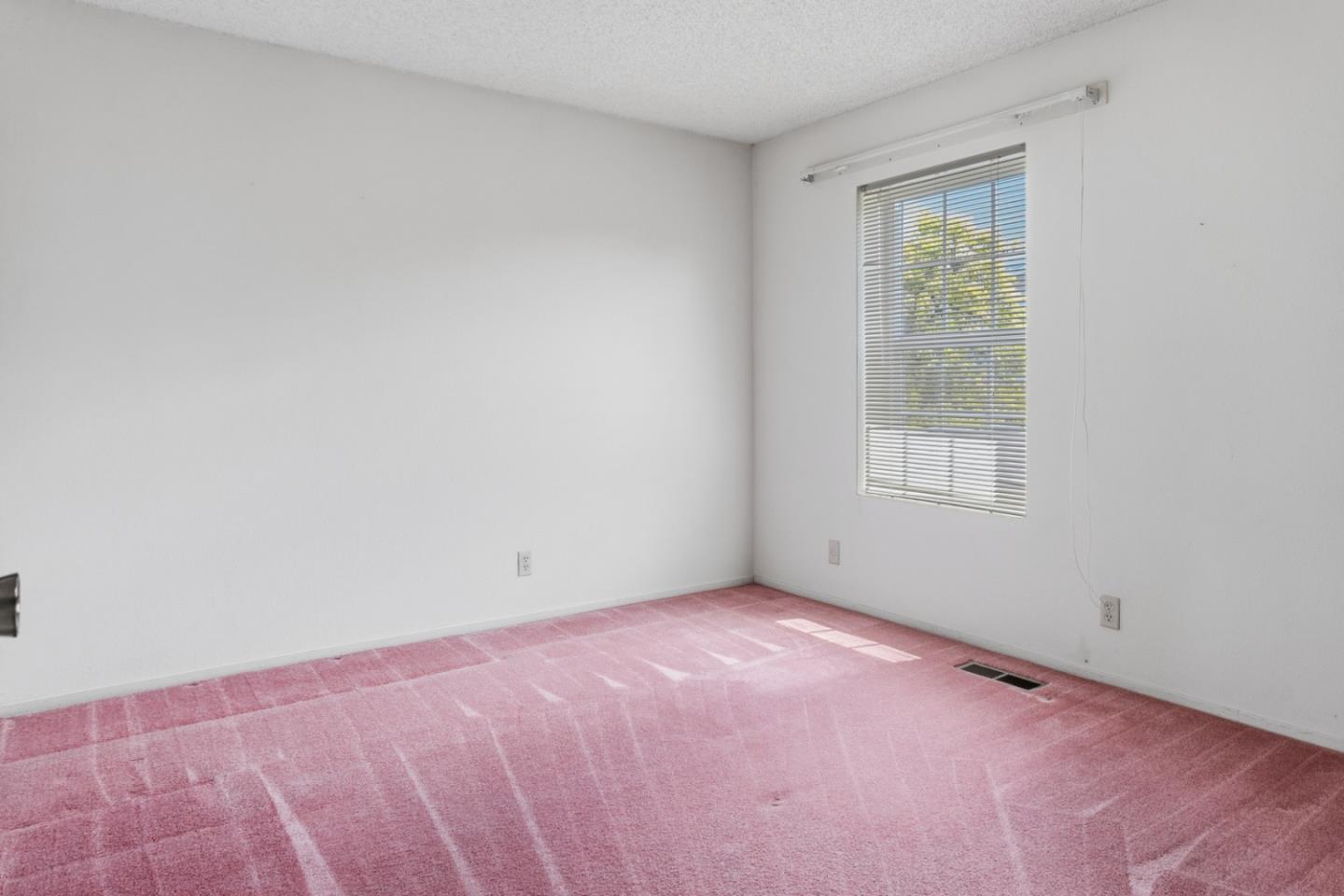 Detail Gallery Image 12 of 22 For 940 B St, Union City,  CA 94587 - 4 Beds | 1/1 Baths