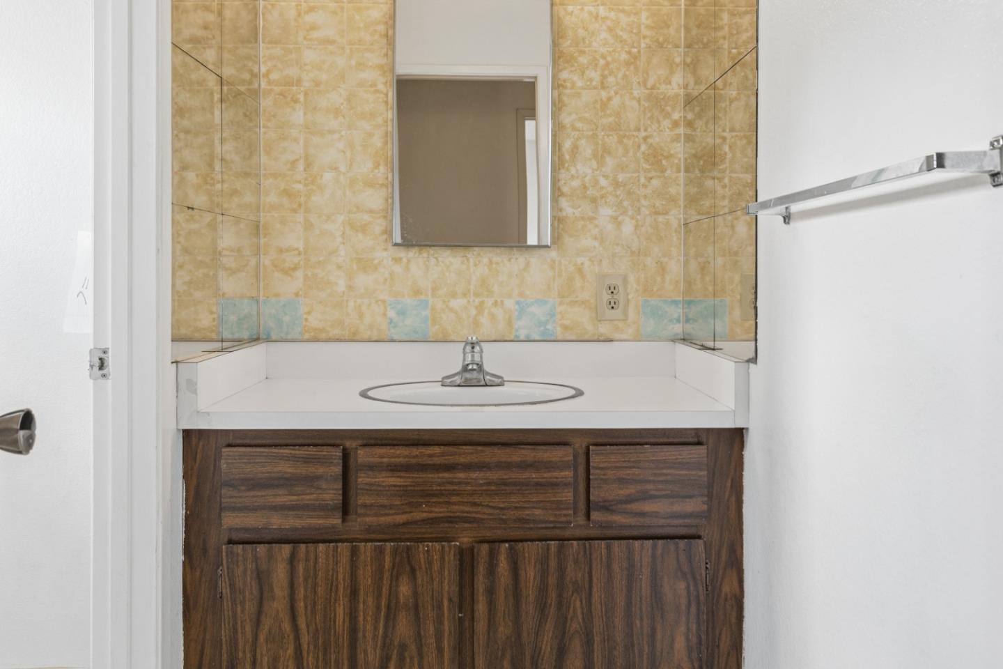 Detail Gallery Image 13 of 22 For 940 B St, Union City,  CA 94587 - 4 Beds | 1/1 Baths