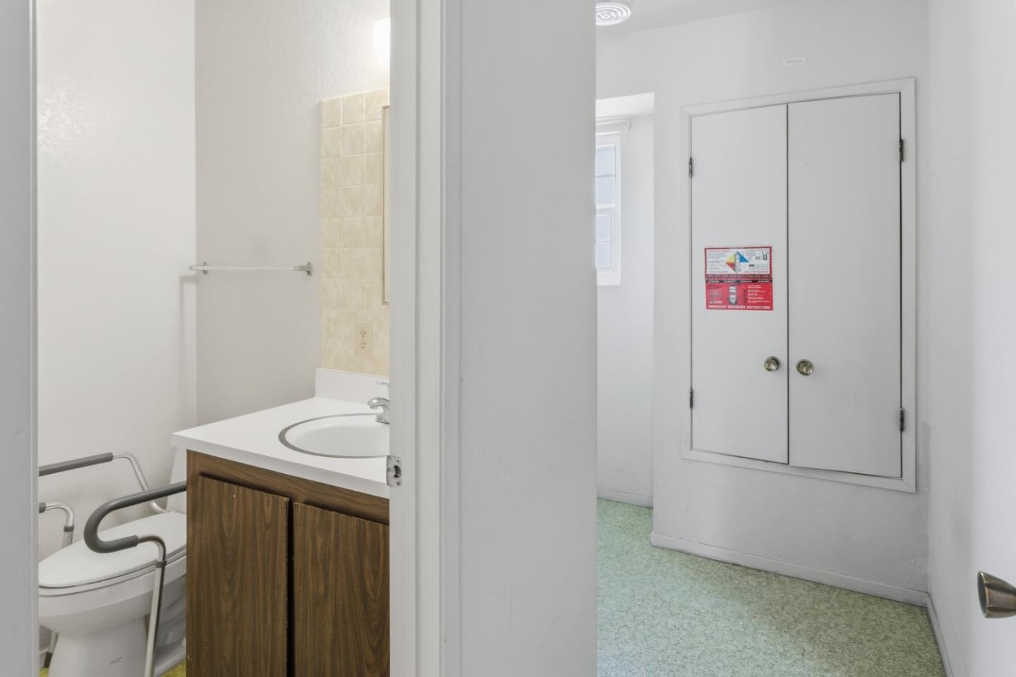 Detail Gallery Image 14 of 22 For 940 B St, Union City,  CA 94587 - 4 Beds | 1/1 Baths