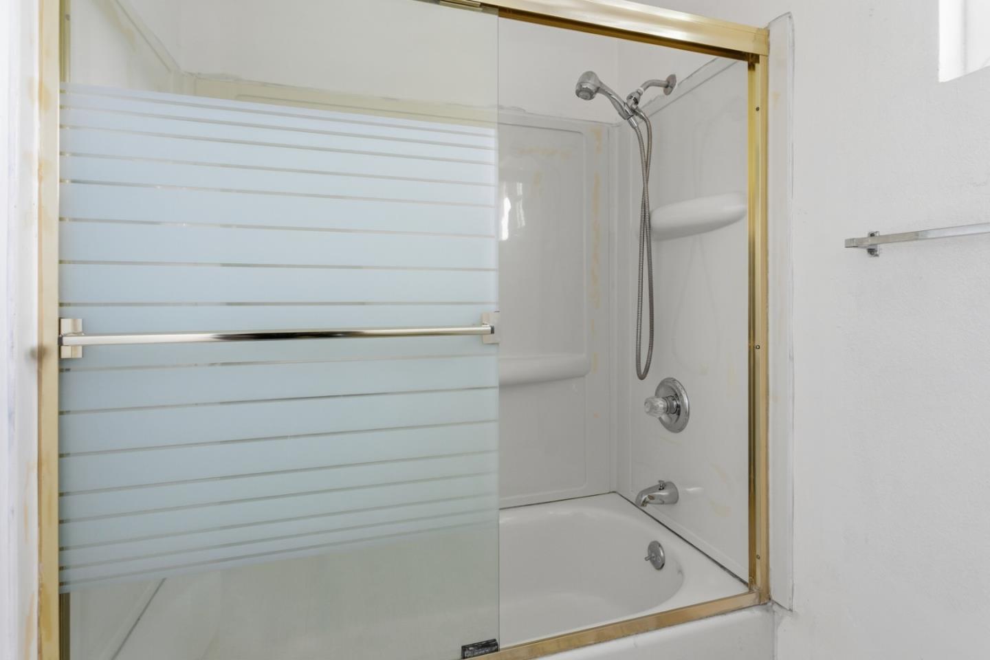 Detail Gallery Image 15 of 22 For 940 B St, Union City,  CA 94587 - 4 Beds | 1/1 Baths