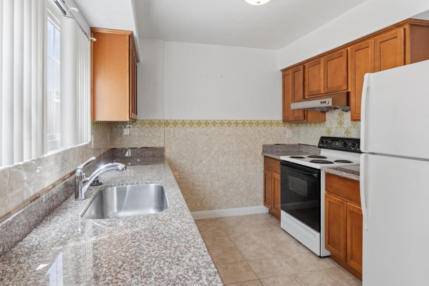 Detail Gallery Image 6 of 22 For 940 B St, Union City,  CA 94587 - 4 Beds | 1/1 Baths