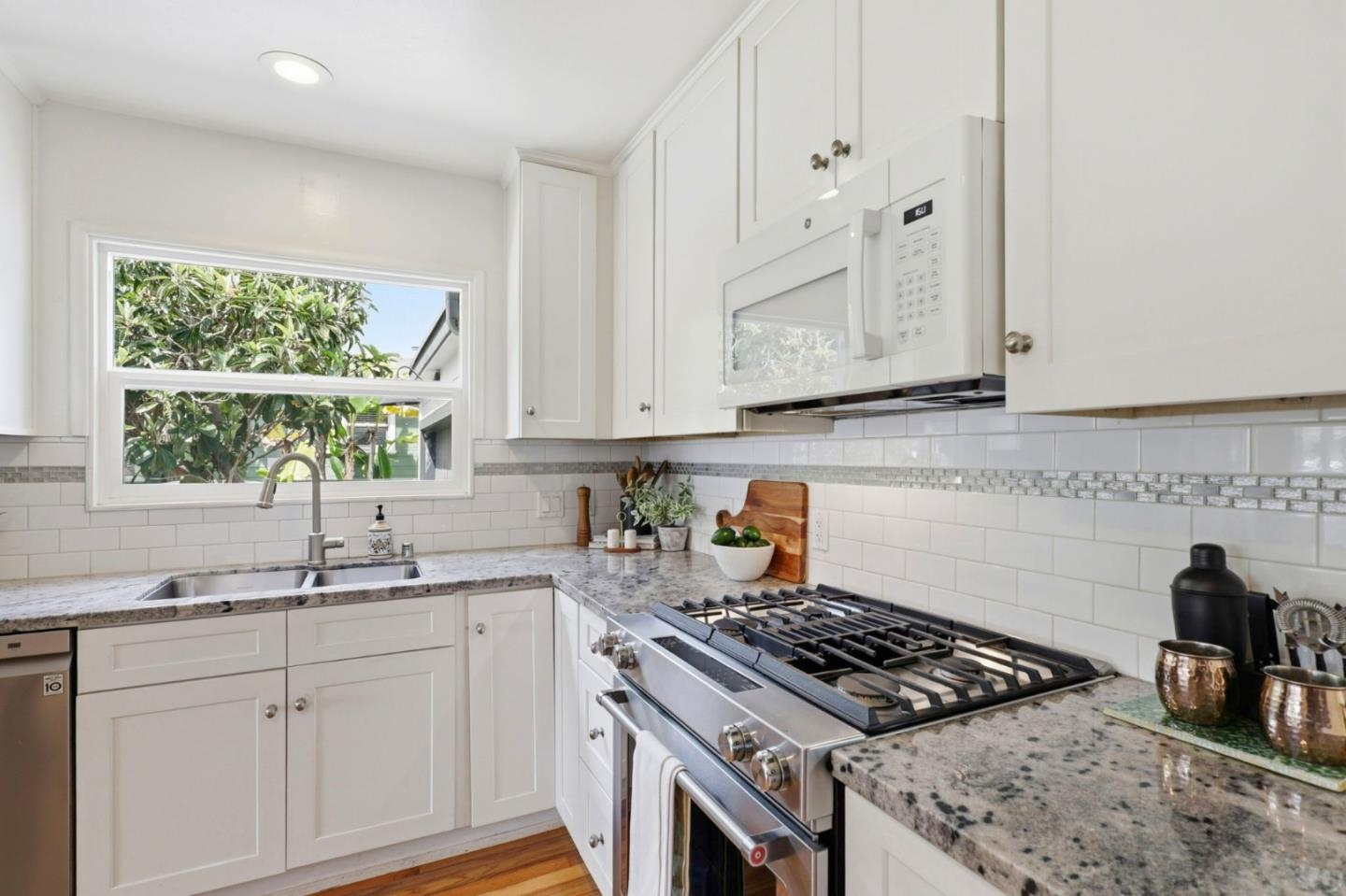 Detail Gallery Image 11 of 40 For 212 Darwin St, Santa Cruz,  CA 95062 - 2 Beds | 1 Baths