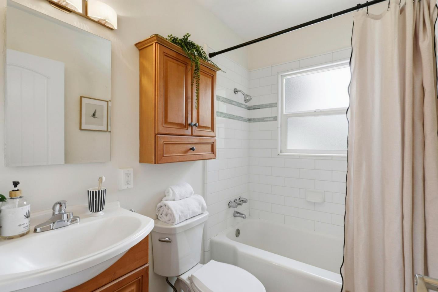 Detail Gallery Image 16 of 40 For 212 Darwin St, Santa Cruz,  CA 95062 - 2 Beds | 1 Baths