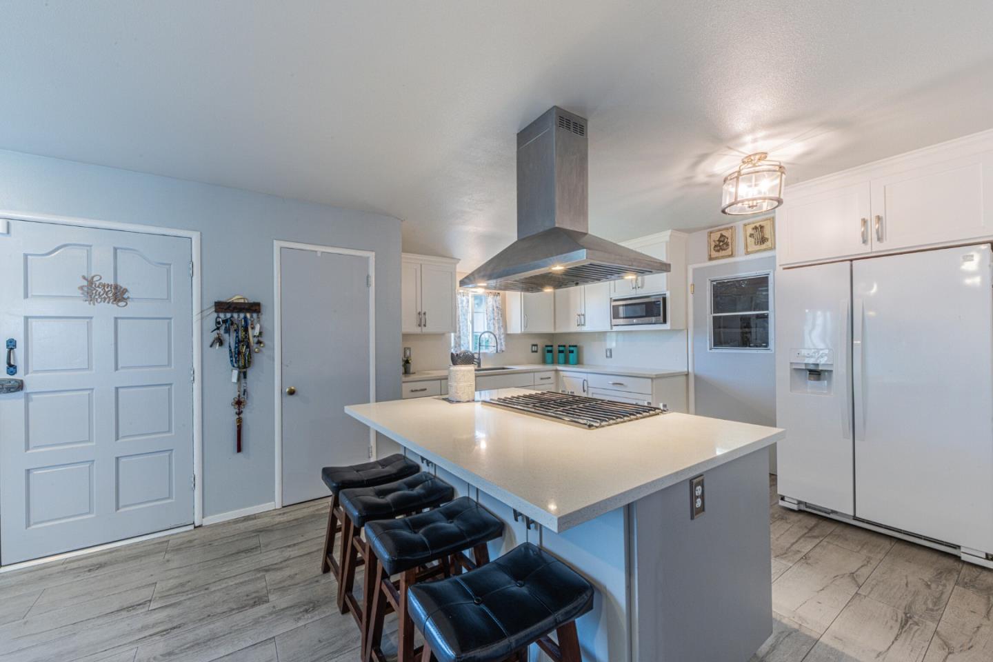 Detail Gallery Image 12 of 41 For 40 Saint Brendan Way, Salinas,  CA 93906 - 4 Beds | 3 Baths