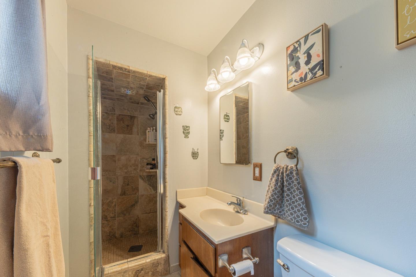 Detail Gallery Image 25 of 41 For 40 Saint Brendan Way, Salinas,  CA 93906 - 4 Beds | 3 Baths