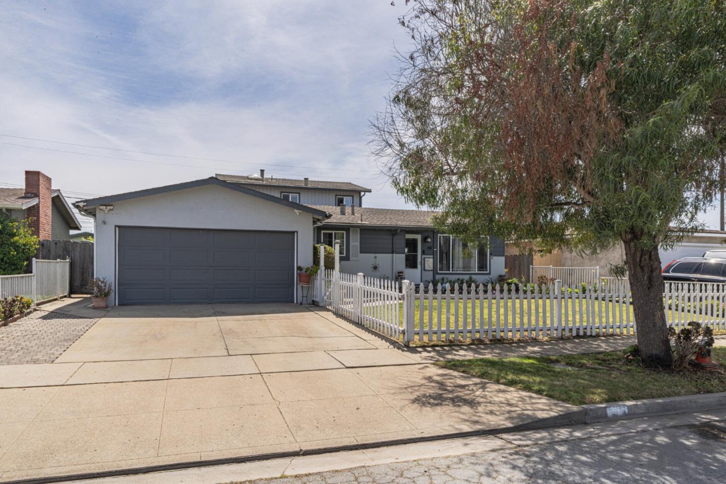 Detail Gallery Image 4 of 41 For 40 Saint Brendan Way, Salinas,  CA 93906 - 4 Beds | 3 Baths