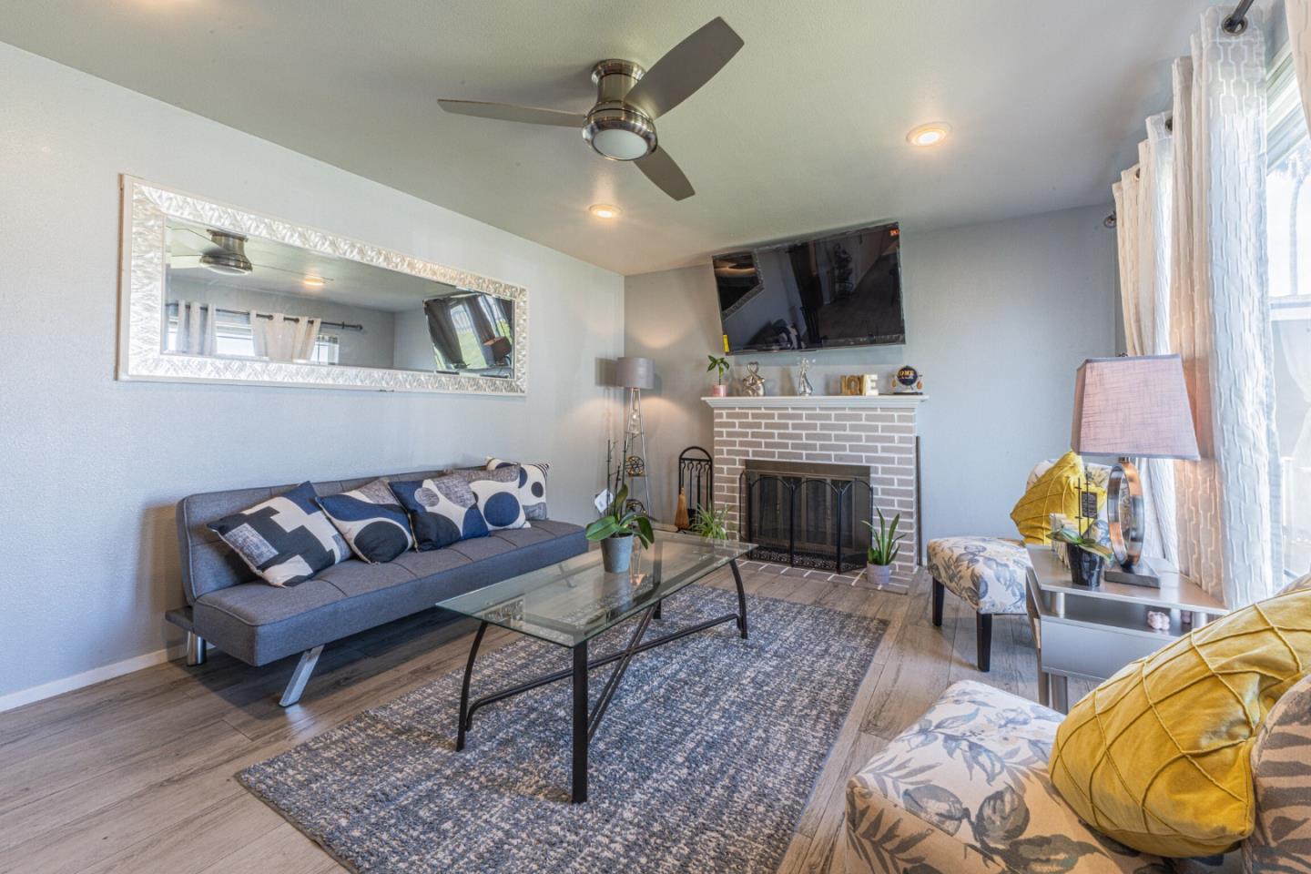 Detail Gallery Image 8 of 41 For 40 Saint Brendan Way, Salinas,  CA 93906 - 4 Beds | 3 Baths