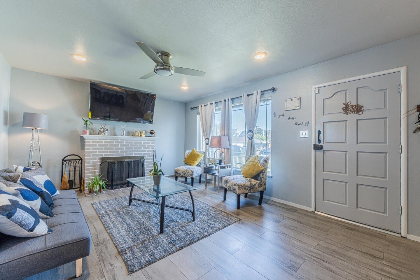 Detail Gallery Image 9 of 41 For 40 Saint Brendan Way, Salinas,  CA 93906 - 4 Beds | 3 Baths