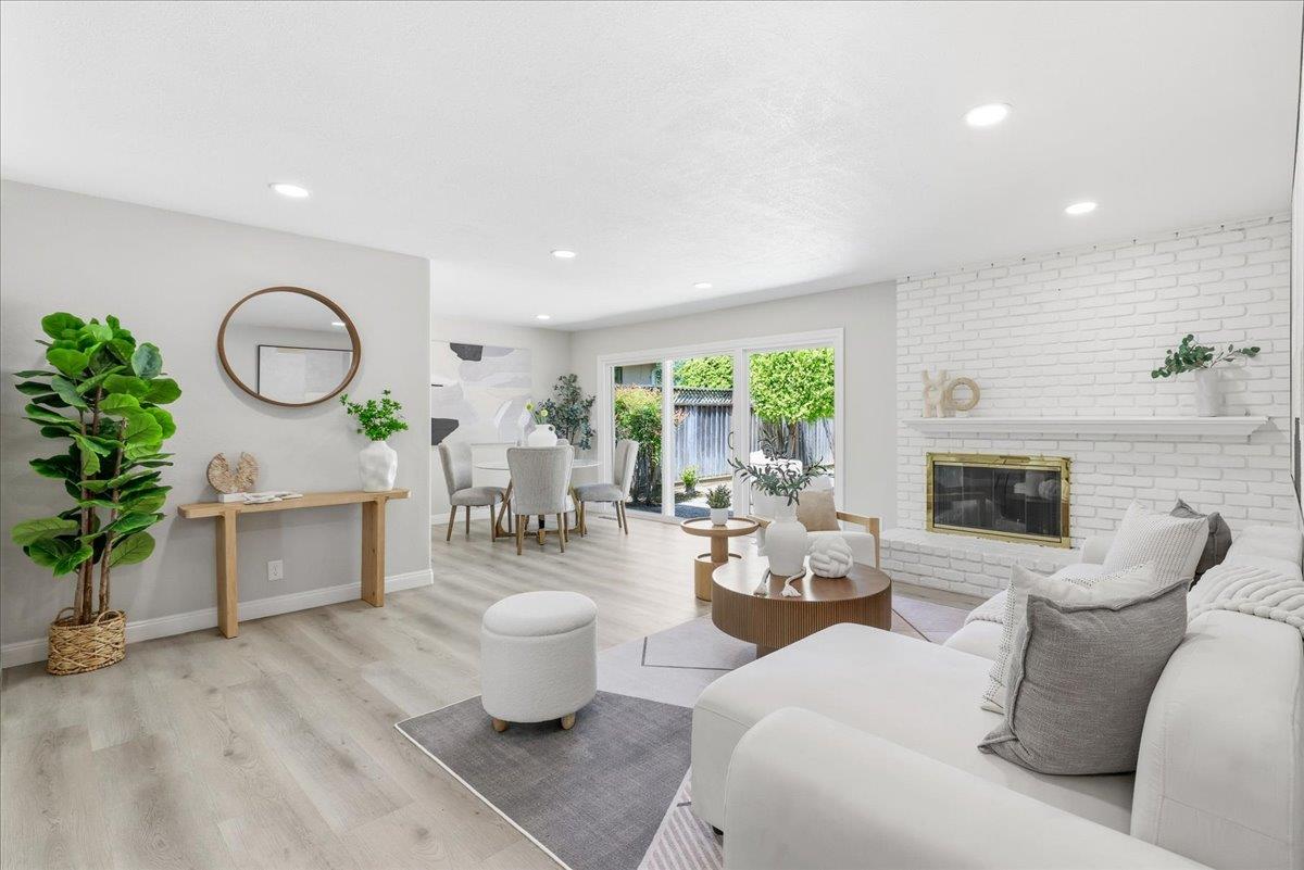 Front Image Thumbnail for ML82043192