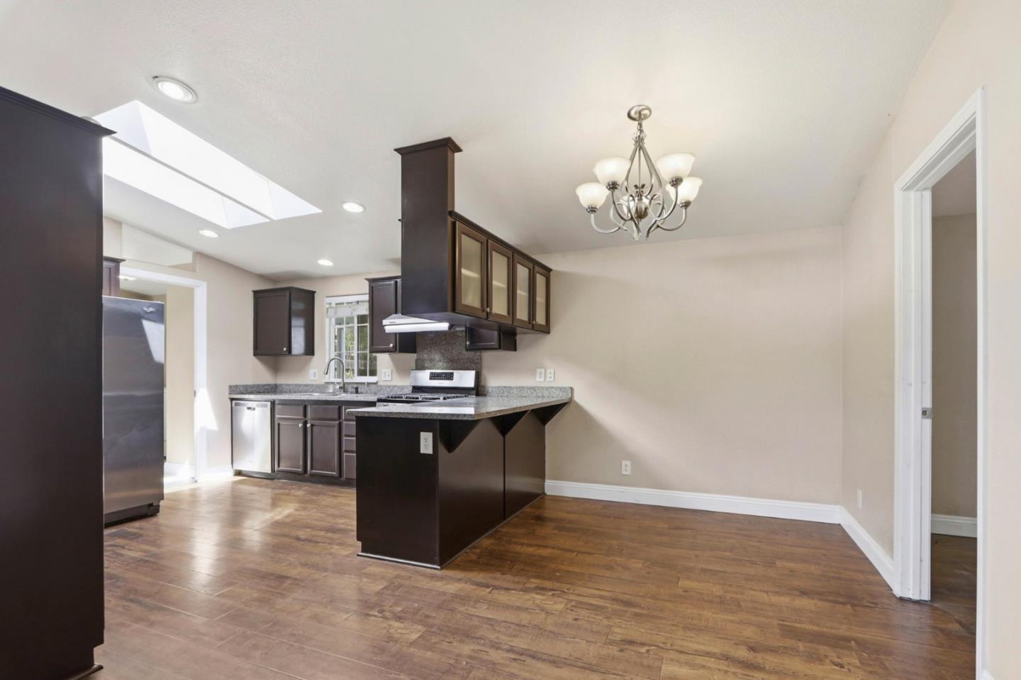 Detail Gallery Image 14 of 41 For 125 N Mary Ave #14,  Sunnyvale,  CA 94086 - 4 Beds | 3 Baths