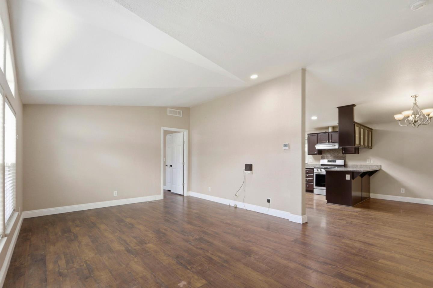 Detail Gallery Image 7 of 41 For 125 N Mary Ave #14,  Sunnyvale,  CA 94086 - 4 Beds | 3 Baths