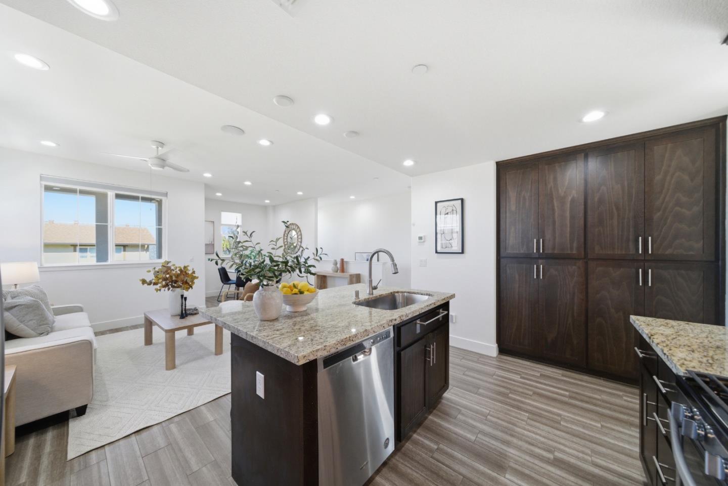 Detail Gallery Image 10 of 36 For 4023 Clydesdale Cmn, Fremont,  CA 94555 - 2 Beds | 2 Baths