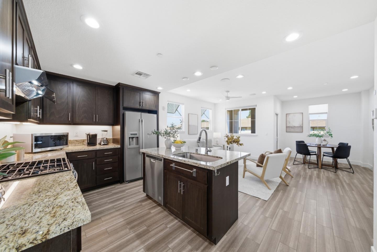 Detail Gallery Image 4 of 36 For 4023 Clydesdale Cmn, Fremont,  CA 94555 - 2 Beds | 2 Baths