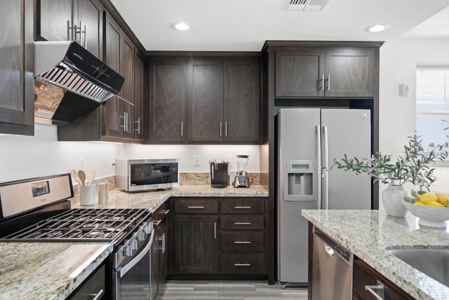 Detail Gallery Image 5 of 36 For 4023 Clydesdale Cmn, Fremont,  CA 94555 - 2 Beds | 2 Baths