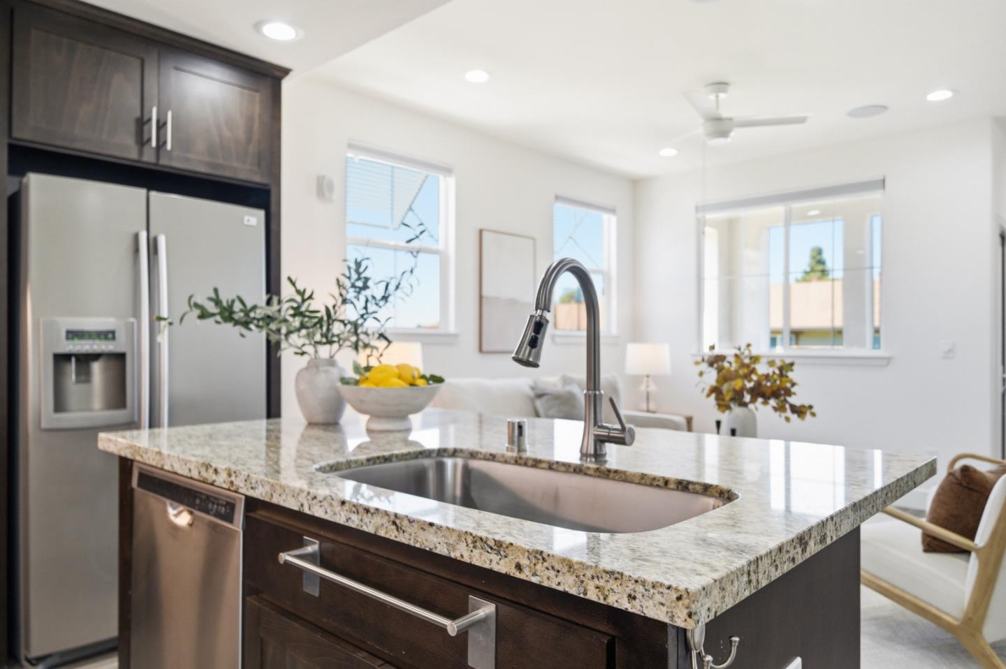 Detail Gallery Image 8 of 36 For 4023 Clydesdale Cmn, Fremont,  CA 94555 - 2 Beds | 2 Baths