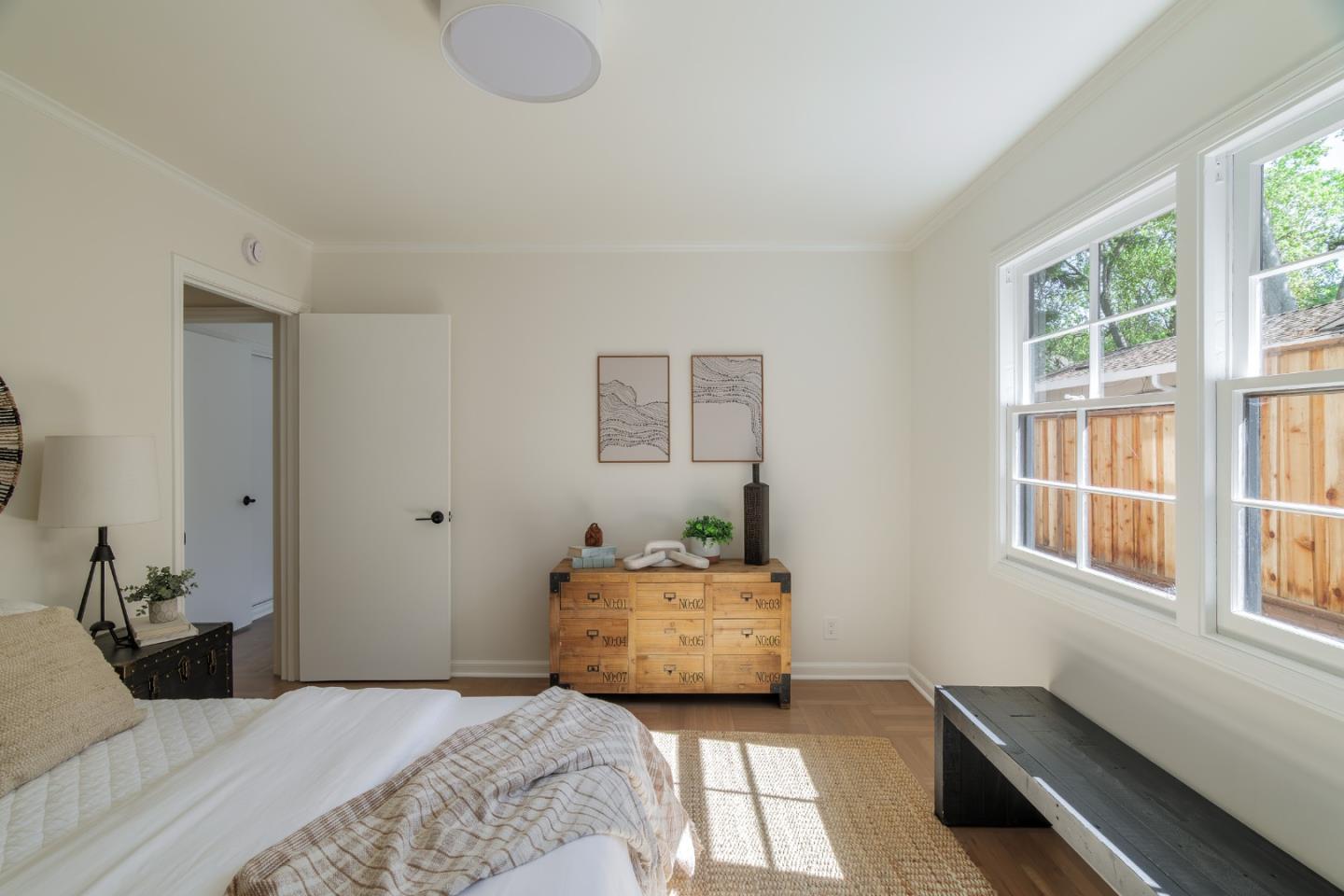 Detail Gallery Image 14 of 31 For 1581 Dana Ave, Palo Alto,  CA 94303 - 5 Beds | 3 Baths