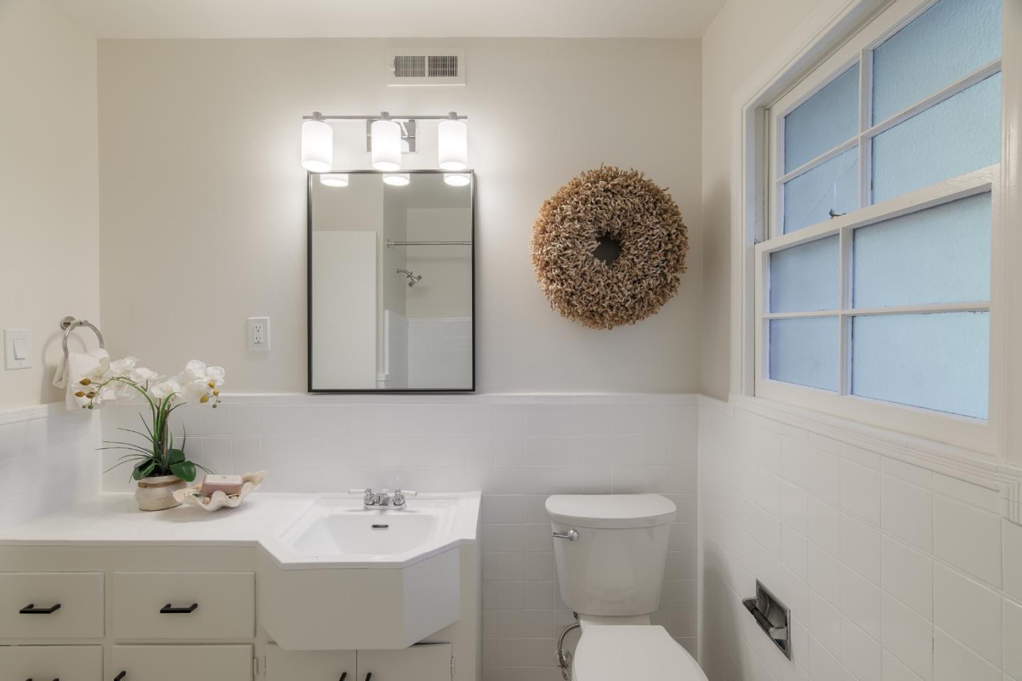 Detail Gallery Image 15 of 31 For 1581 Dana Ave, Palo Alto,  CA 94303 - 5 Beds | 3 Baths