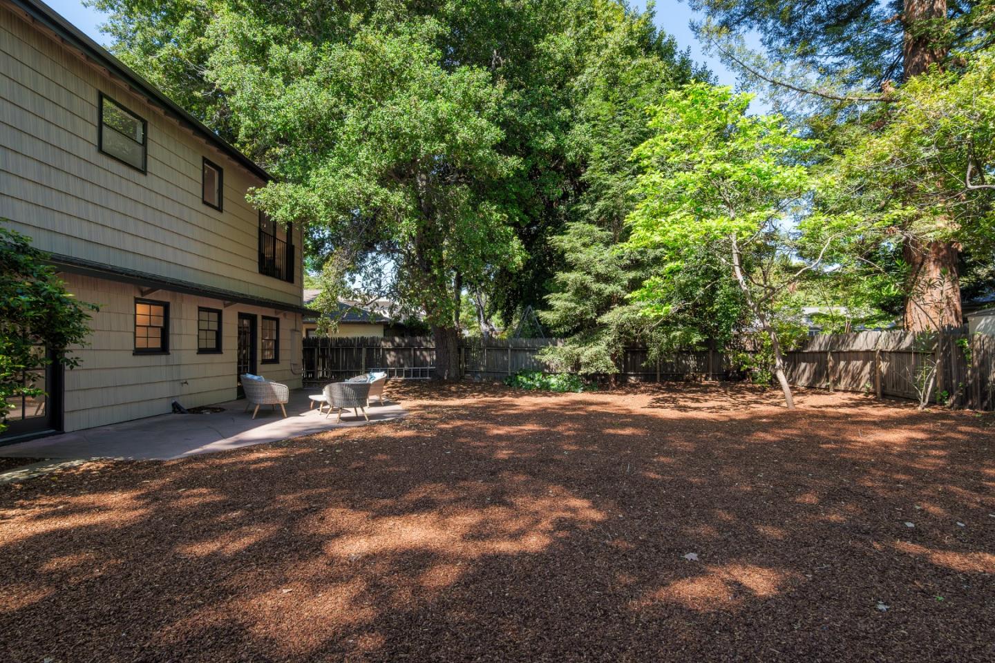 Detail Gallery Image 28 of 31 For 1581 Dana Ave, Palo Alto,  CA 94303 - 5 Beds | 3 Baths