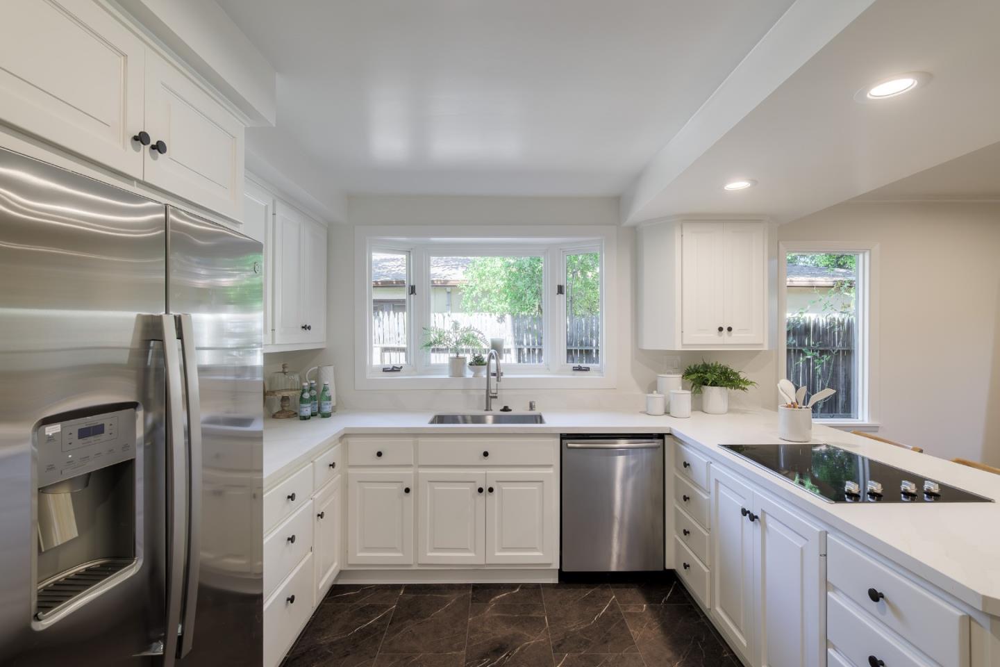 Detail Gallery Image 6 of 31 For 1581 Dana Ave, Palo Alto,  CA 94303 - 5 Beds | 3 Baths