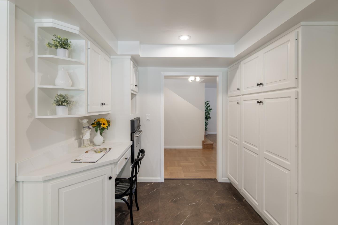 Detail Gallery Image 7 of 31 For 1581 Dana Ave, Palo Alto,  CA 94303 - 5 Beds | 3 Baths