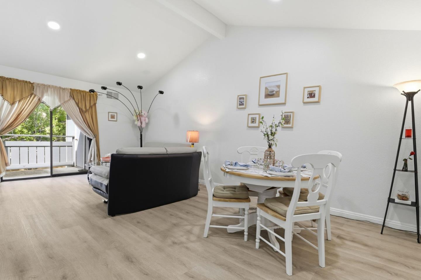 Detail Gallery Image 2 of 21 For 4013 Ralston Cmn, Fremont,  CA 94538 - 2 Beds | 2 Baths