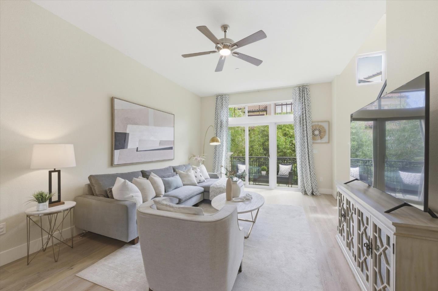 Detail Gallery Image 11 of 38 For 302 Cherokee Loop, Mountain View,  CA 94043 - 3 Beds | 3/1 Baths