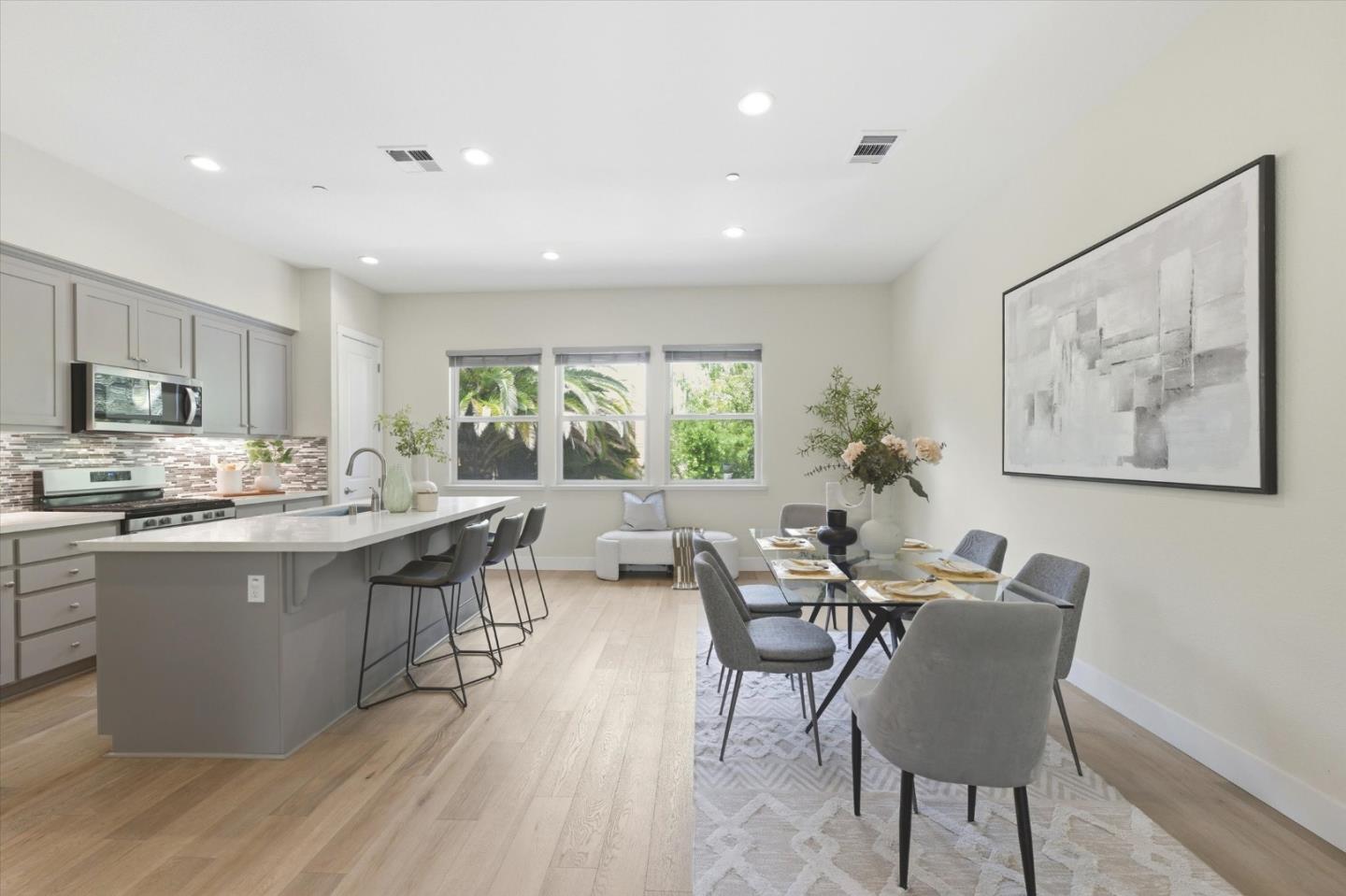 Detail Gallery Image 15 of 38 For 302 Cherokee Loop, Mountain View,  CA 94043 - 3 Beds | 3/1 Baths