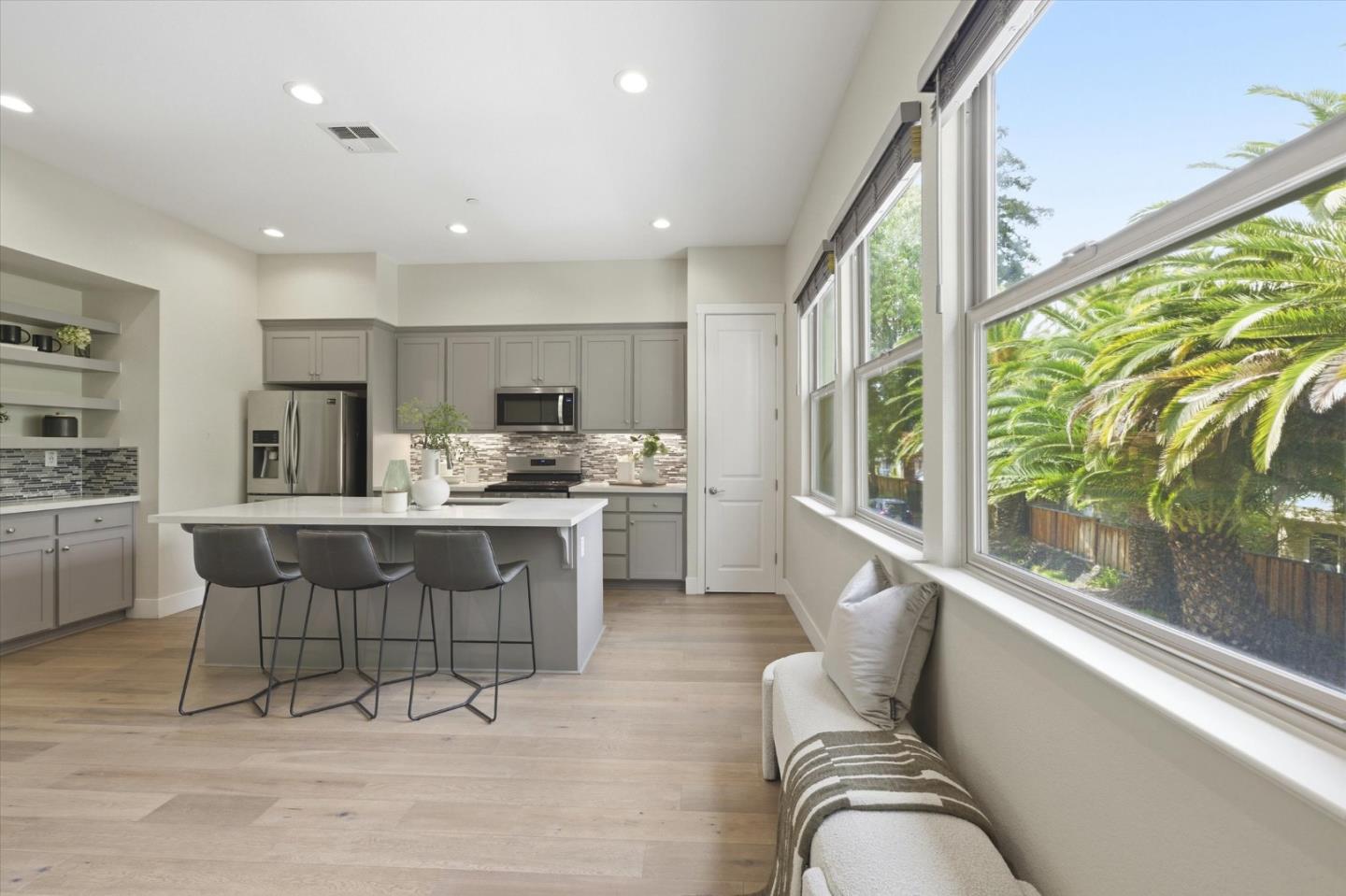 Detail Gallery Image 17 of 38 For 302 Cherokee Loop, Mountain View,  CA 94043 - 3 Beds | 3/1 Baths