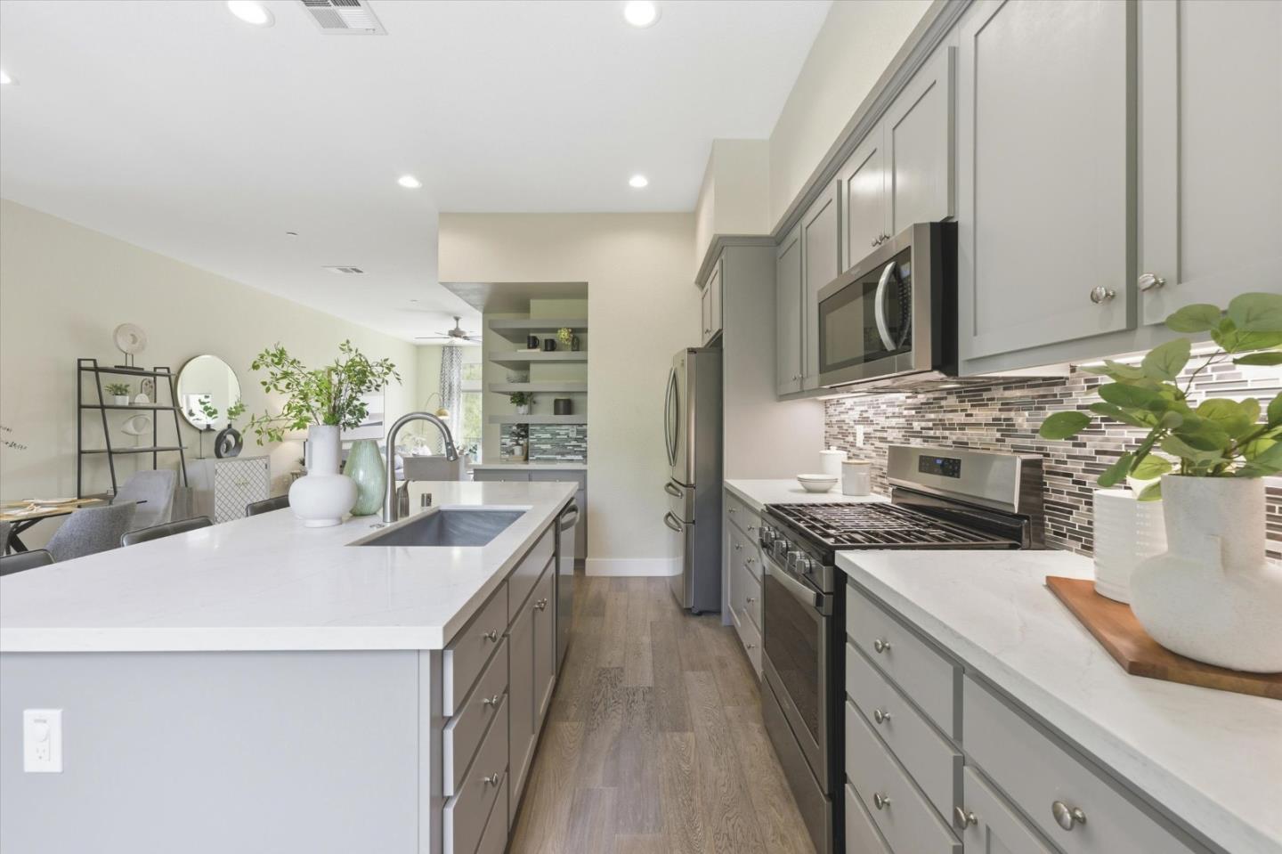 Detail Gallery Image 19 of 38 For 302 Cherokee Loop, Mountain View,  CA 94043 - 3 Beds | 3/1 Baths