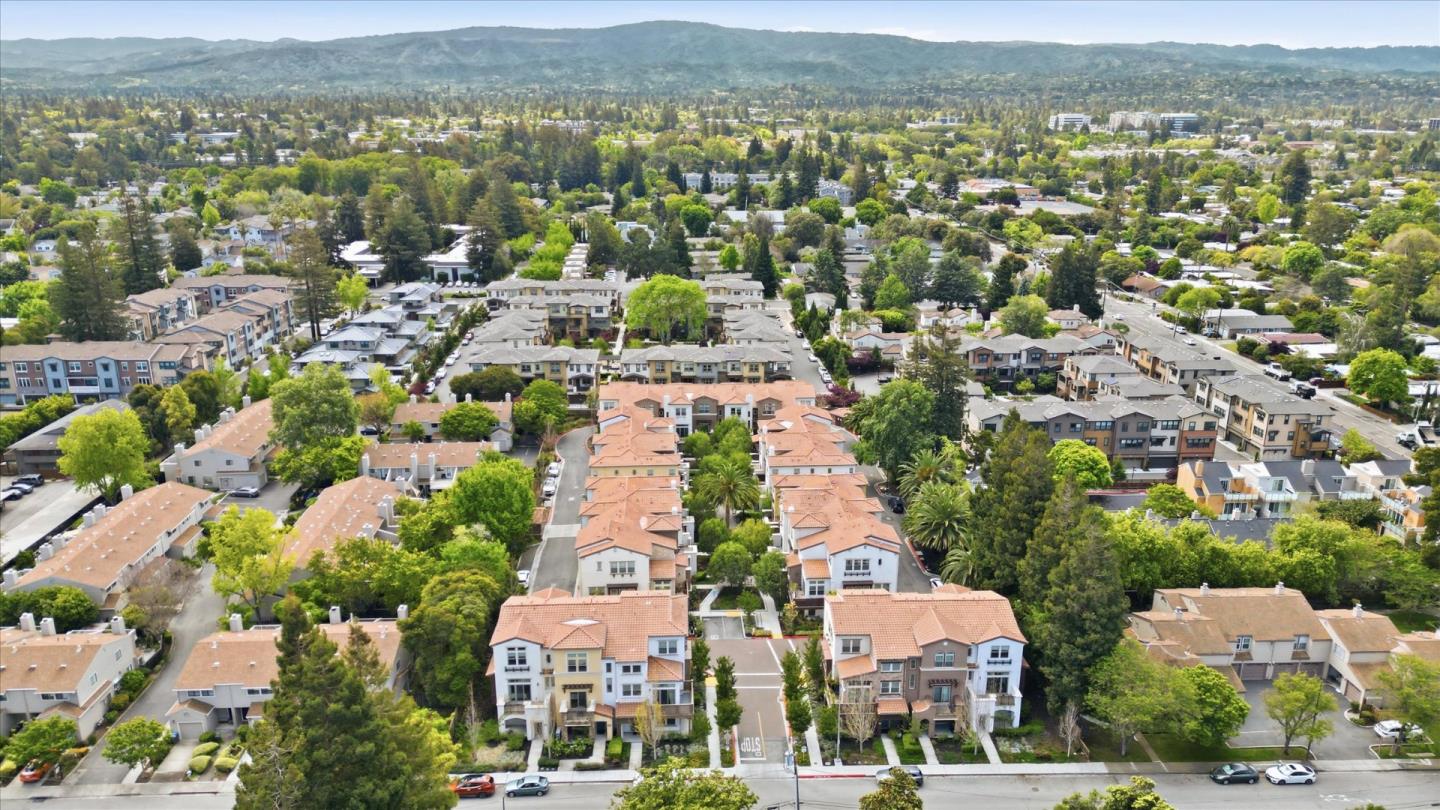 Detail Gallery Image 2 of 38 For 302 Cherokee Loop, Mountain View,  CA 94043 - 3 Beds | 3/1 Baths