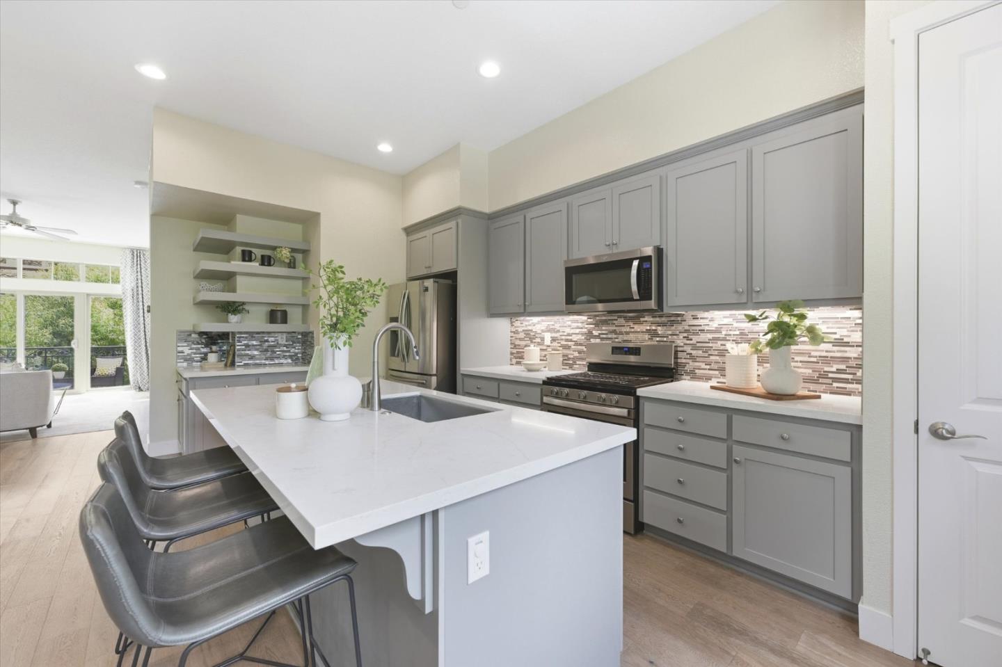 Detail Gallery Image 20 of 38 For 302 Cherokee Loop, Mountain View,  CA 94043 - 3 Beds | 3/1 Baths