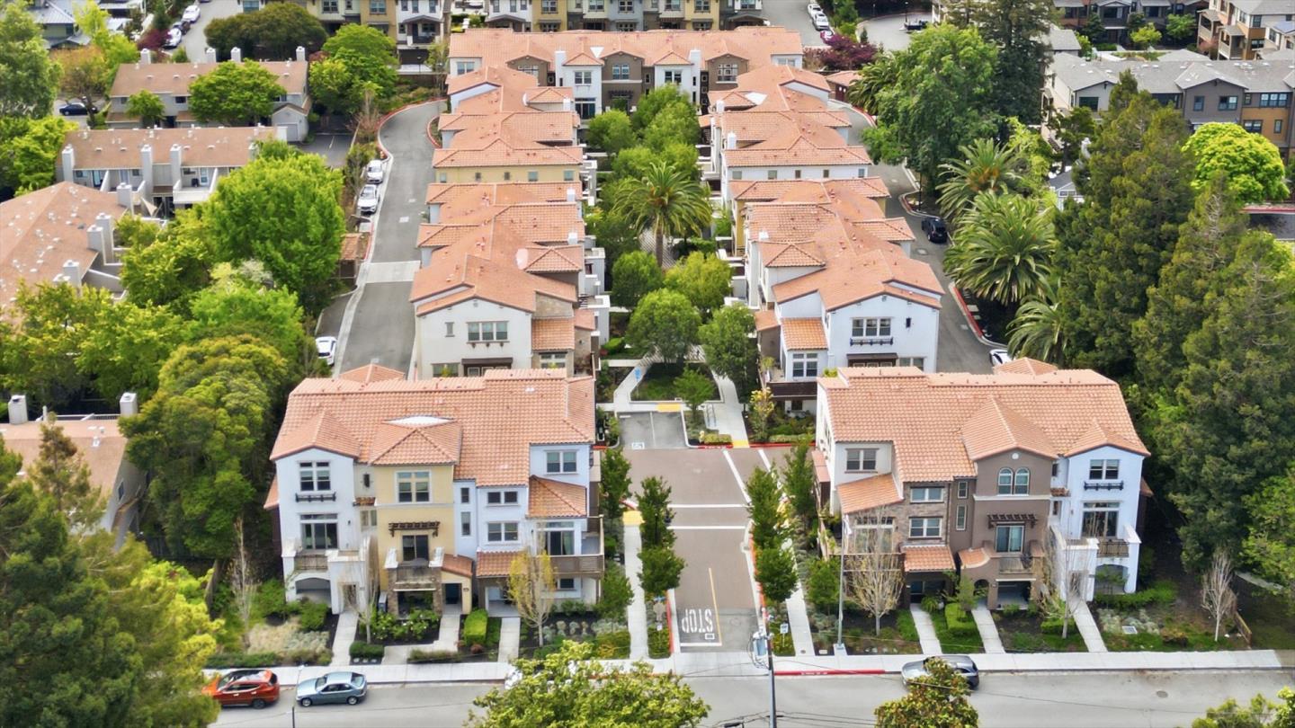 Detail Gallery Image 3 of 38 For 302 Cherokee Loop, Mountain View,  CA 94043 - 3 Beds | 3/1 Baths
