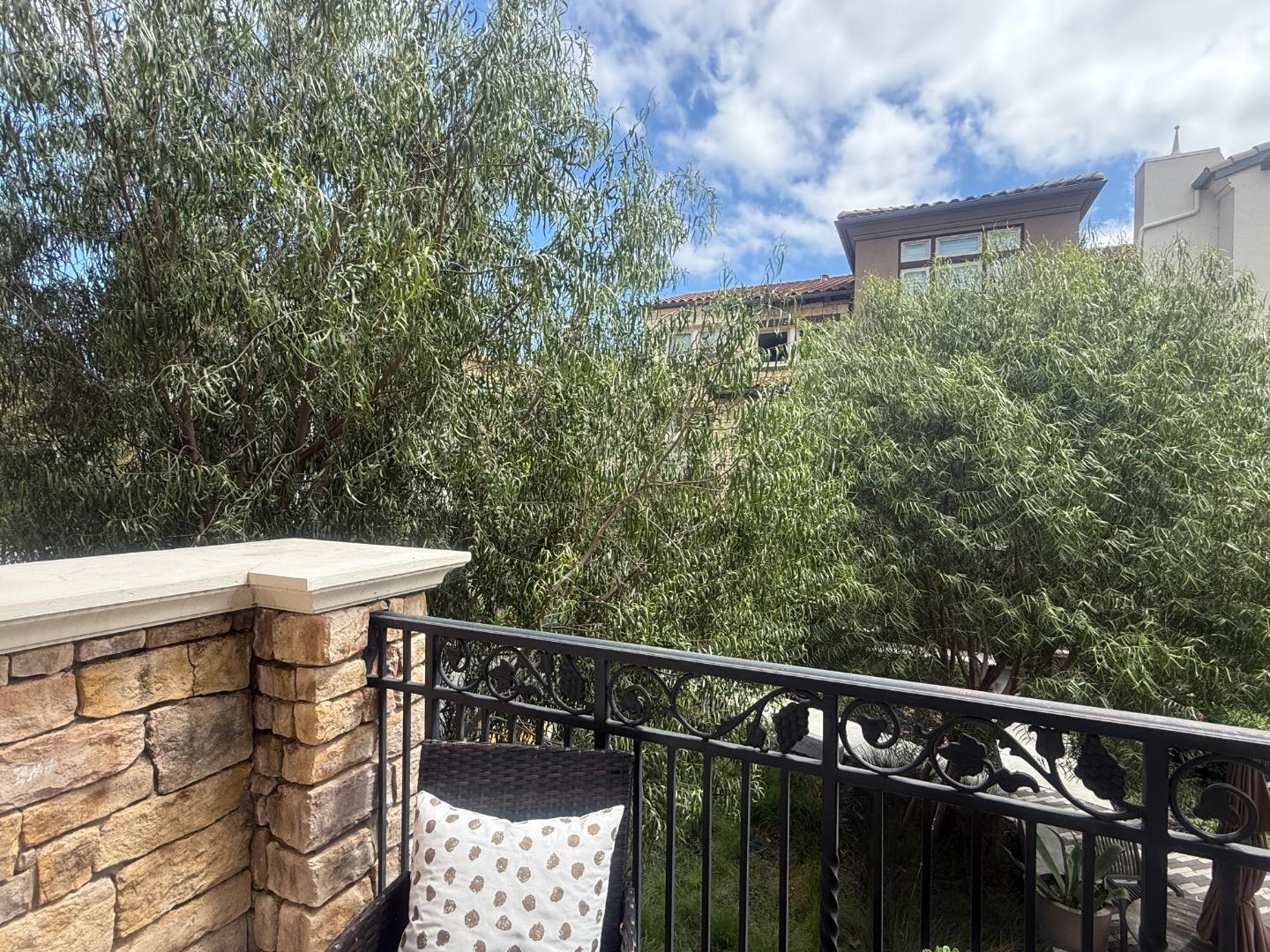 Detail Gallery Image 32 of 38 For 302 Cherokee Loop, Mountain View,  CA 94043 - 3 Beds | 3/1 Baths