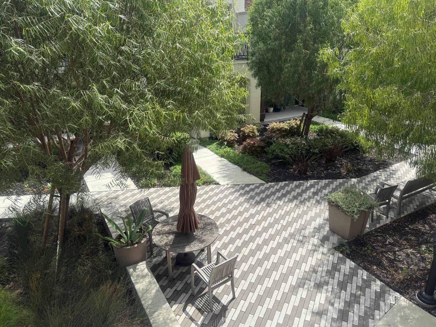 Detail Gallery Image 34 of 38 For 302 Cherokee Loop, Mountain View,  CA 94043 - 3 Beds | 3/1 Baths