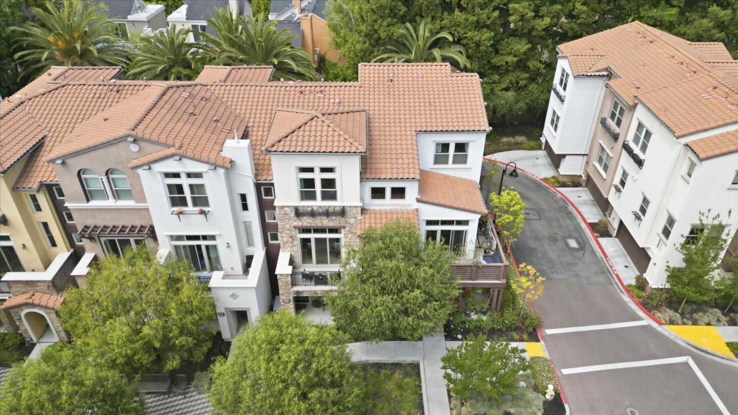 Detail Gallery Image 4 of 38 For 302 Cherokee Loop, Mountain View,  CA 94043 - 3 Beds | 3/1 Baths