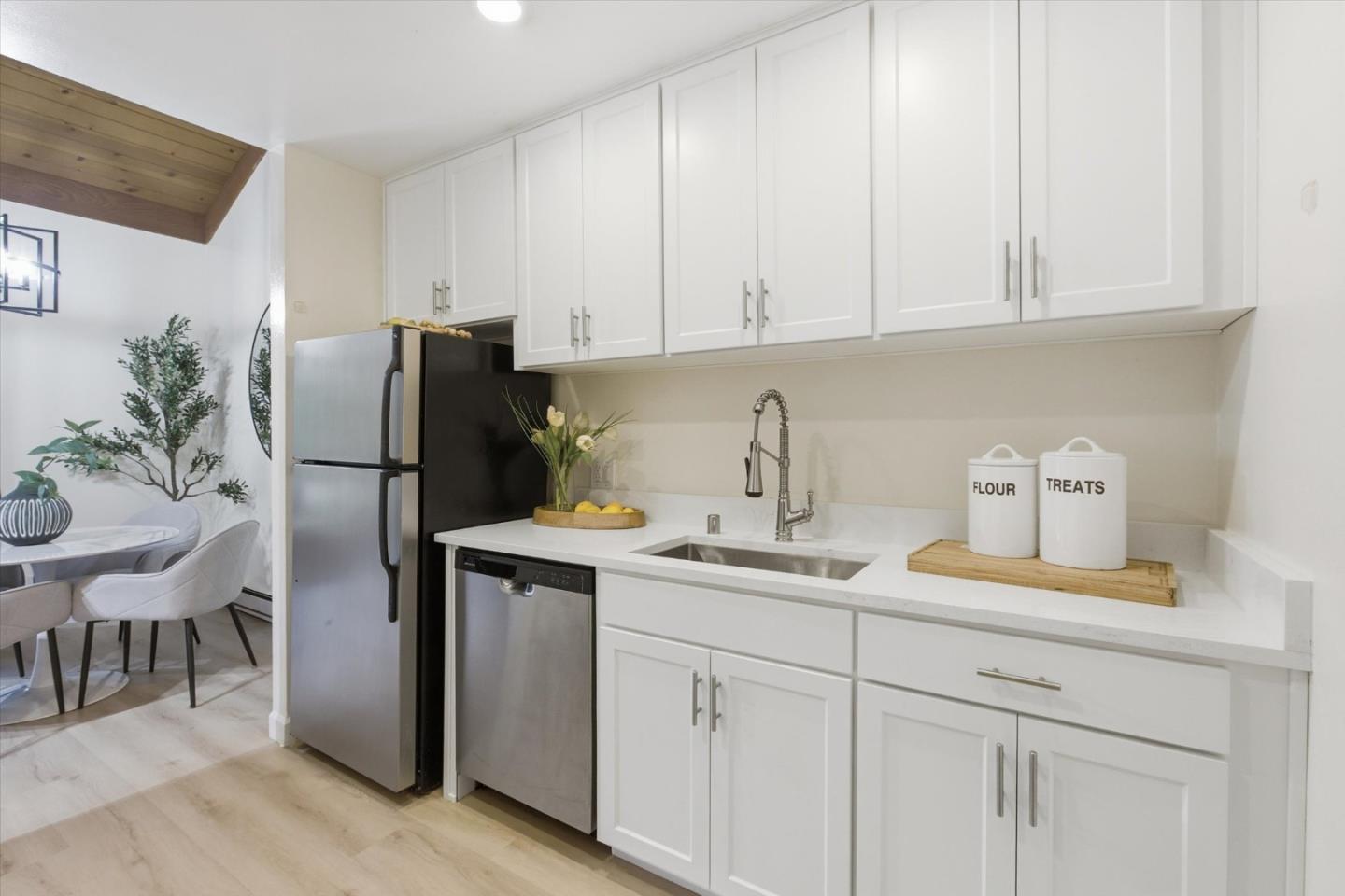 Detail Gallery Image 12 of 20 For 505 Cypress Point Dr #263,  Mountain View,  CA 94043 - 1 Beds | 1 Baths