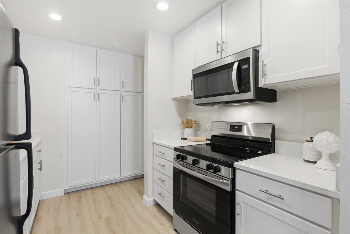 Detail Gallery Image 13 of 20 For 505 Cypress Point Dr #263,  Mountain View,  CA 94043 - 1 Beds | 1 Baths