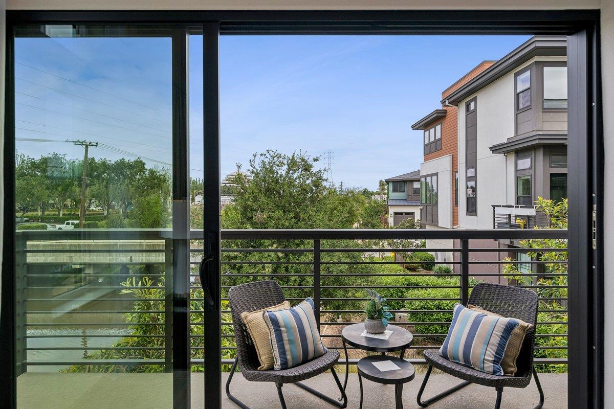 Detail Gallery Image 11 of 58 For 181 Waters Park Cir, San Mateo,  CA 94403 - 4 Beds | 3/1 Baths