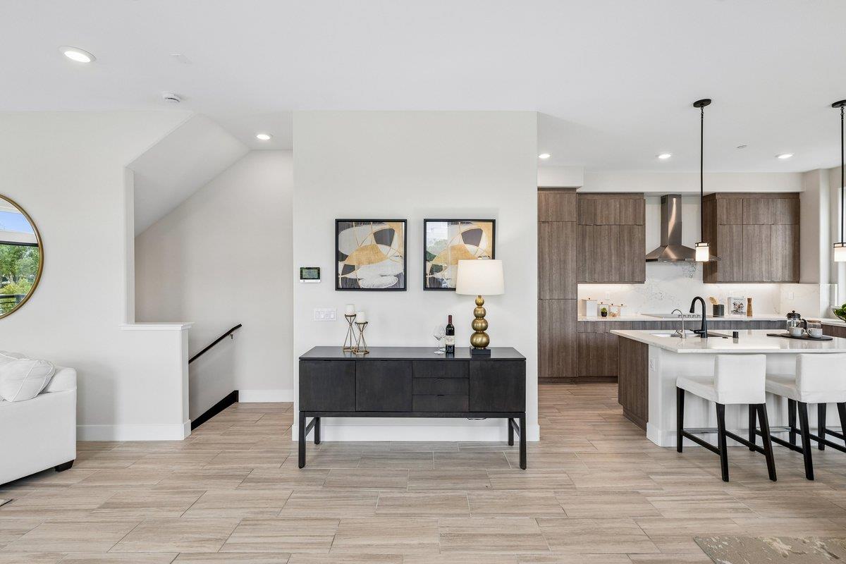 Detail Gallery Image 13 of 58 For 181 Waters Park Cir, San Mateo,  CA 94403 - 4 Beds | 3/1 Baths