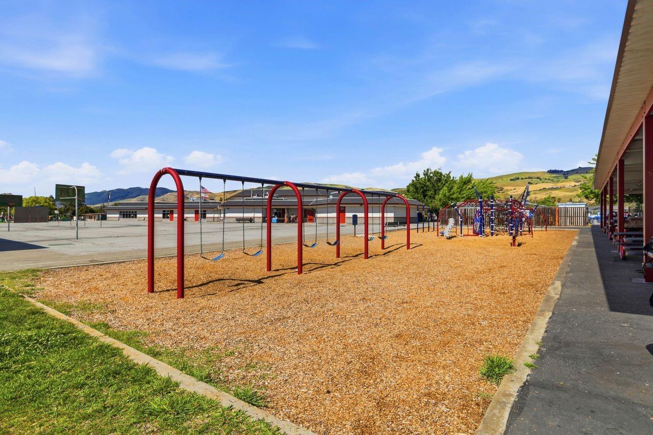 Detail Gallery Image 33 of 36 For 3041 Mauna Loa Ct, San Jose,  CA 95132 - 3 Beds | 2 Baths