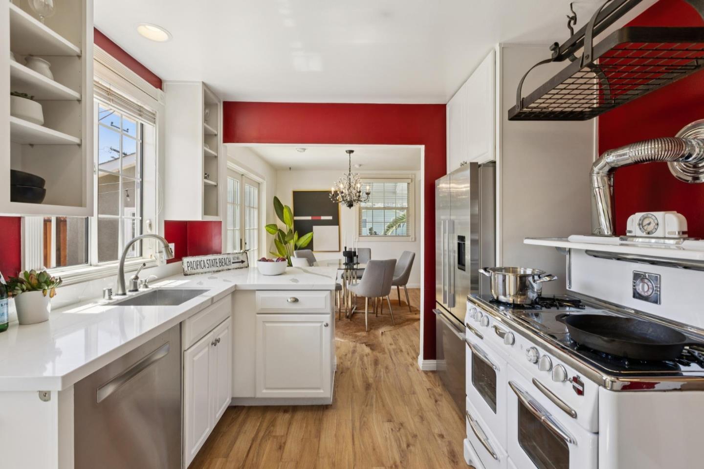 Detail Gallery Image 10 of 30 For 735 Montezuma Dr, Pacifica,  CA 94044 - 3 Beds | 1 Baths