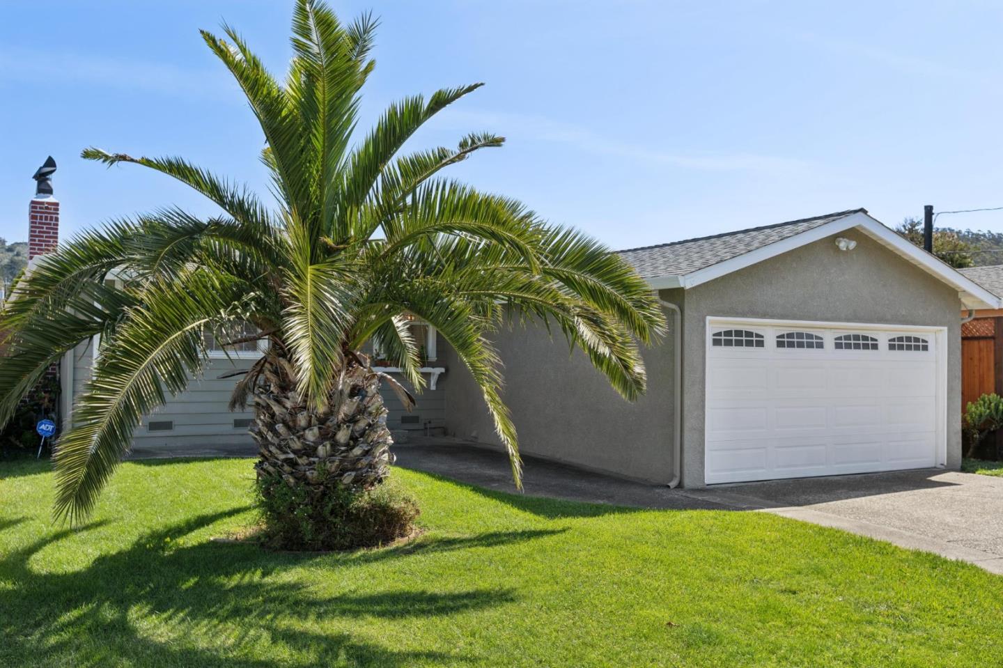 Detail Gallery Image 2 of 30 For 735 Montezuma Dr, Pacifica,  CA 94044 - 3 Beds | 1 Baths