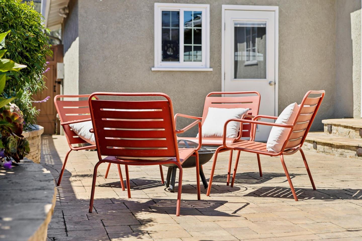 Detail Gallery Image 4 of 30 For 735 Montezuma Dr, Pacifica,  CA 94044 - 3 Beds | 1 Baths